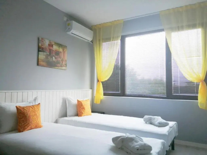 La Piazza Hotel