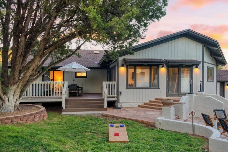 4 Bedrooms Cottage