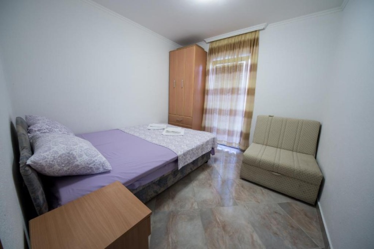 2 Bedrooms Apartment with balcony and with garden view