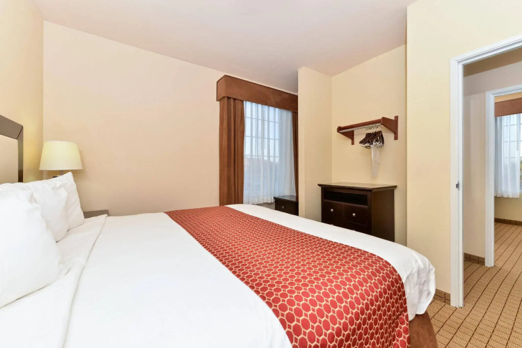 Express Inn & Suites