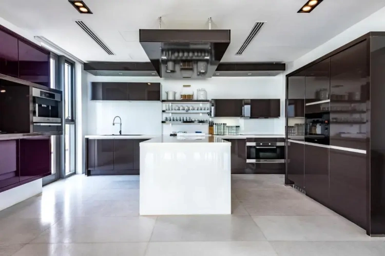 4 Bedrooms Villa