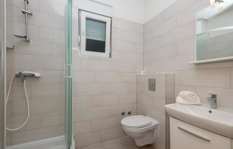 Nice Apartment in Drvenik With 1 Bedrooms and Wifi