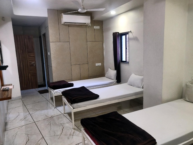 Standard Triple room