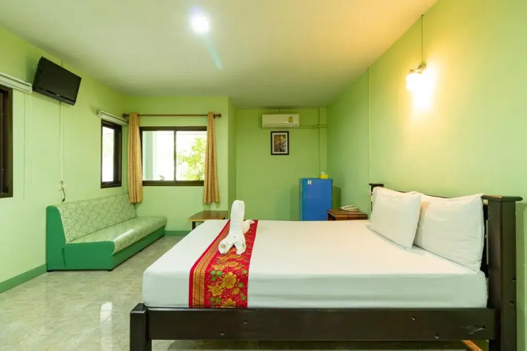 Khum Suk Resort
