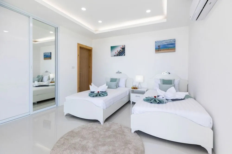 Villa the wave