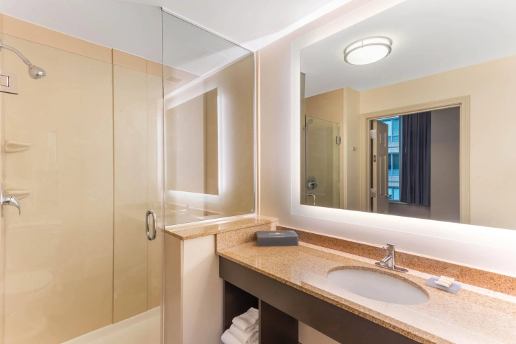La Quinta Inn & Suites by Wyndham Chicago Downtown photo 11