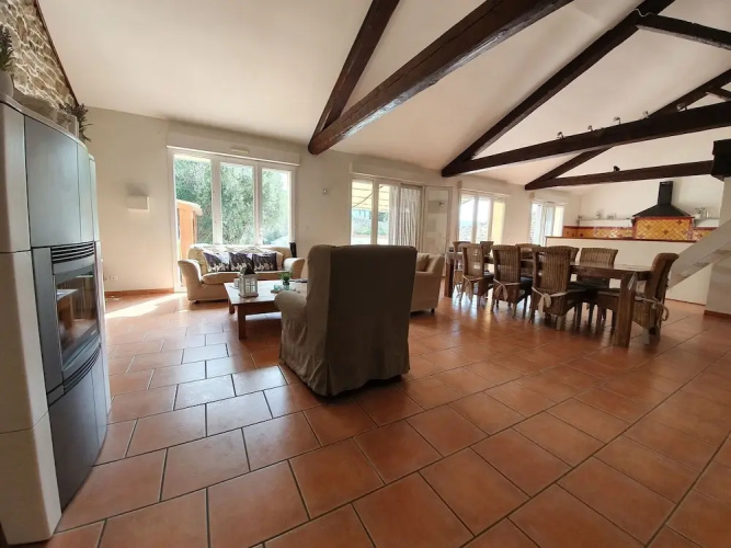 Spacious Villa With Private Swimming Pool in Marseillette