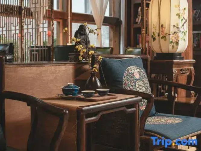 Shisanjian Hotel