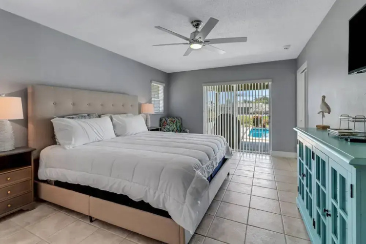 5240 SW 2nd PL