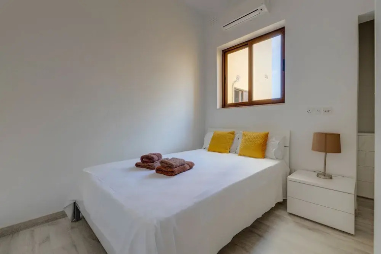 Chic 2BR Apartment, Ideal Location