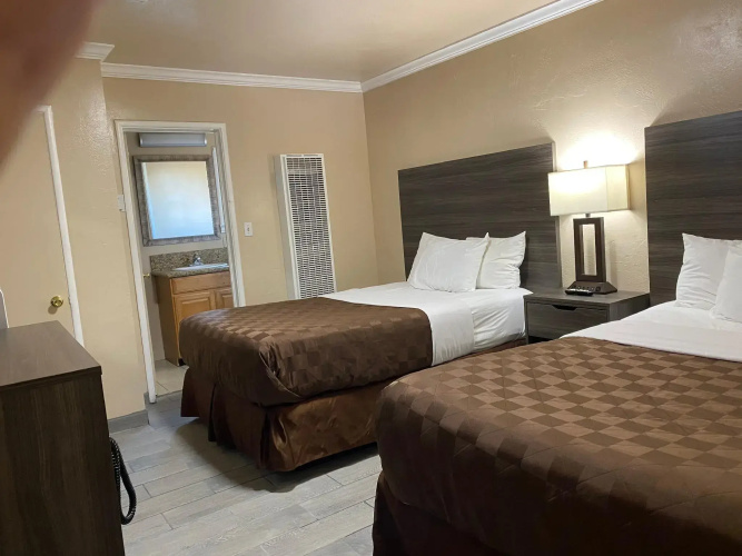 Holland Inn & Suites