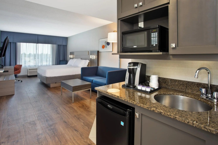 Holiday Inn Express & Suites Kingston Central photo 39