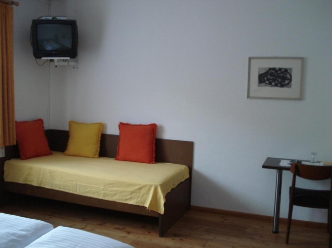 Standard Triple room