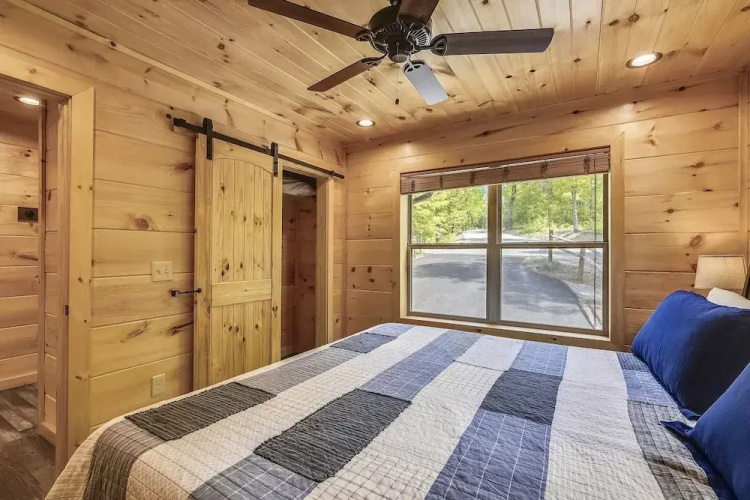 All Decked Out 4 Bedroom Cabin by RedAwning