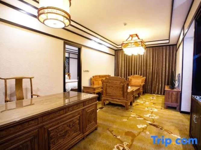 Deluxe Suite