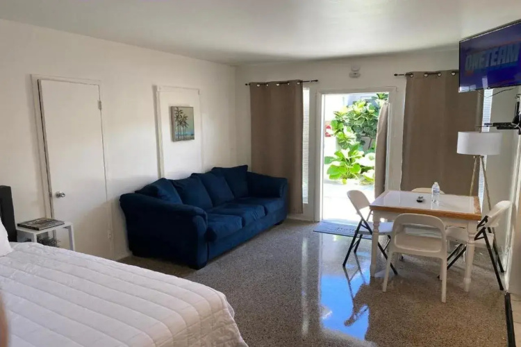 Tiana Beach Inn