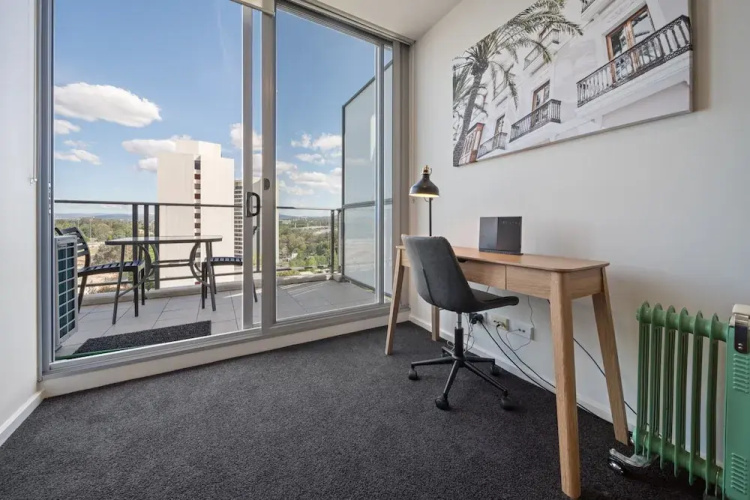 Glorious Central Canberra 1-bed With Pool & Sauna
