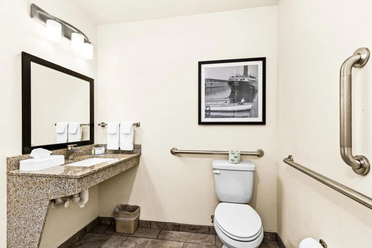Cobblestone Hotel & Suites - Superior Duluth