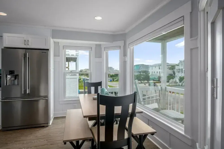 Bozeman Beach 4 Bedroom Home by Redawning