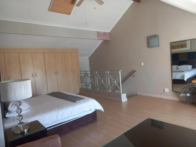Mount Royal 31 - Large 1 bed with balcony
