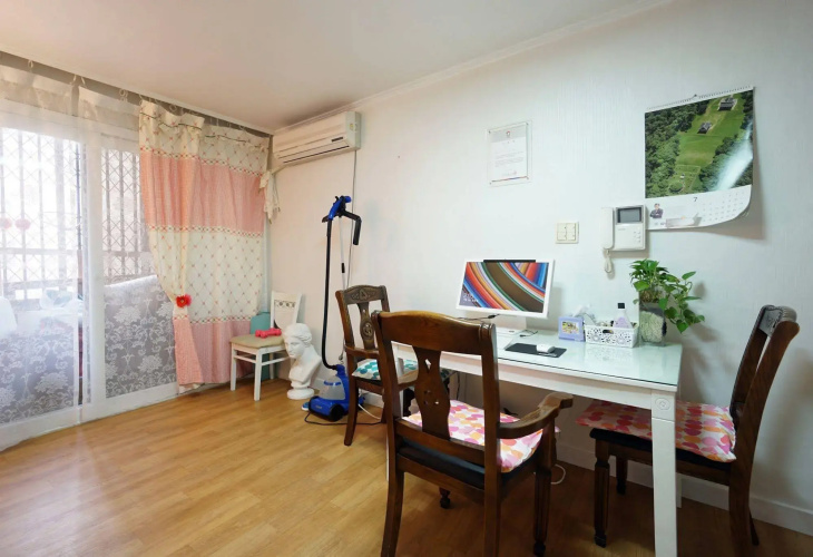 Artist 77 House