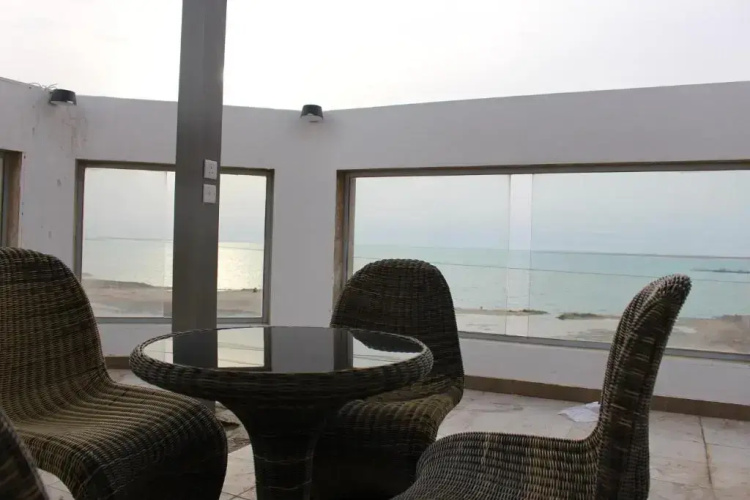 Sand Beach Suites(Families only)