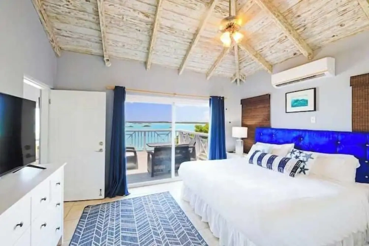 4 Bedrooms Luxury Cottage with balcony and with lake view