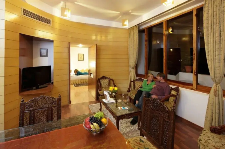 Manu Allaya Spa Resort