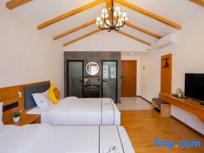 Standard Twin room with courtyard view