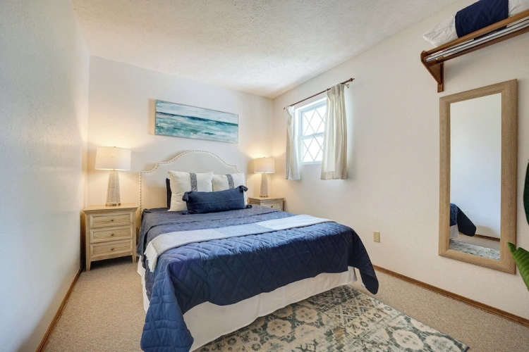 5 Bedrooms Cottage