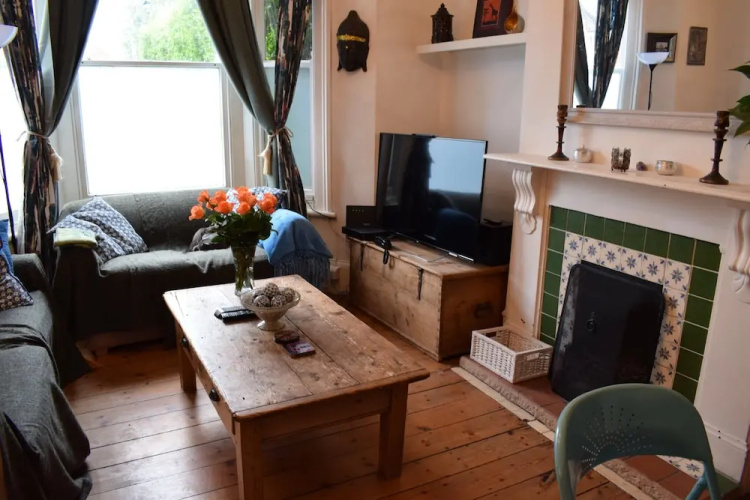 2 Bedroom Flat In Earlsfield
