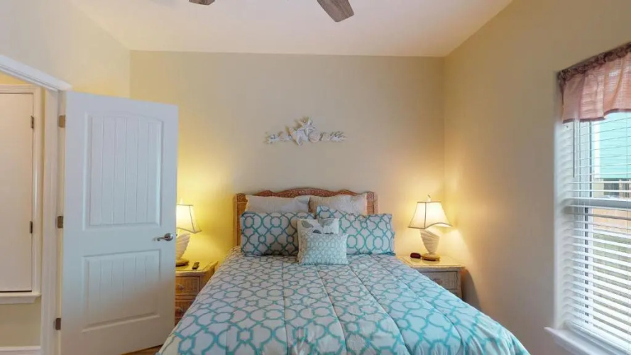 CDR113 Newly Remodeled Condo, 2 Blocks From Beach, Shared Pool