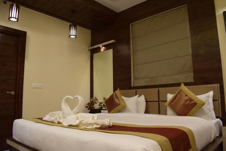 1 Bedroom Deluxe Double room with city view
