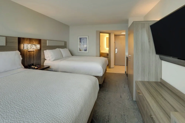Standard Quadruple room with balcony and with pool view