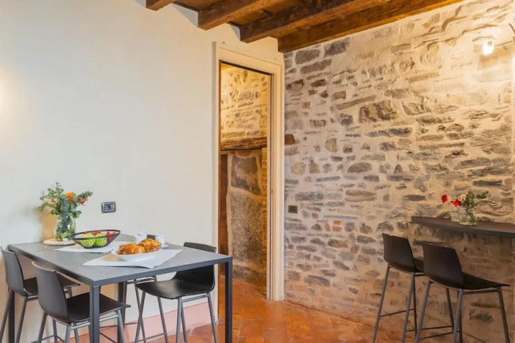 Sextuple Apartment