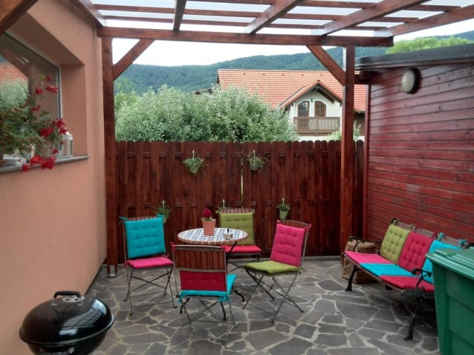 Apartment with garden view