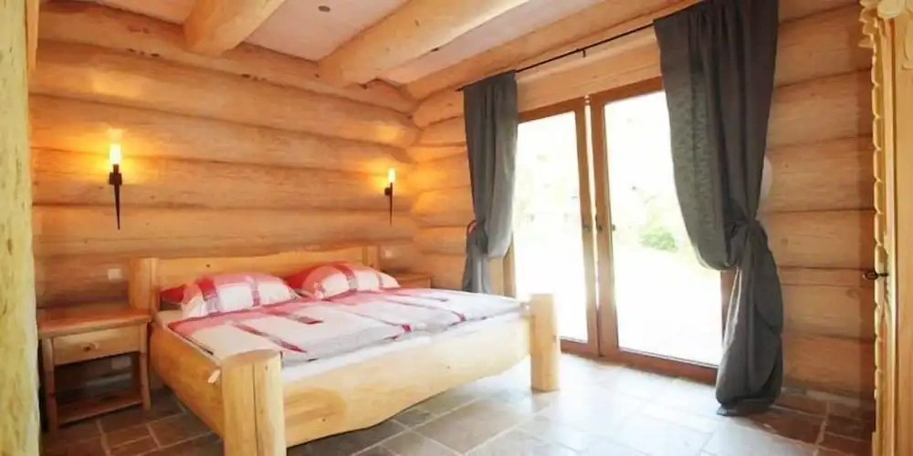 5 Bedrooms Cottage