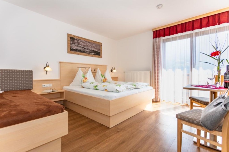 Standard Triple room with mountain view