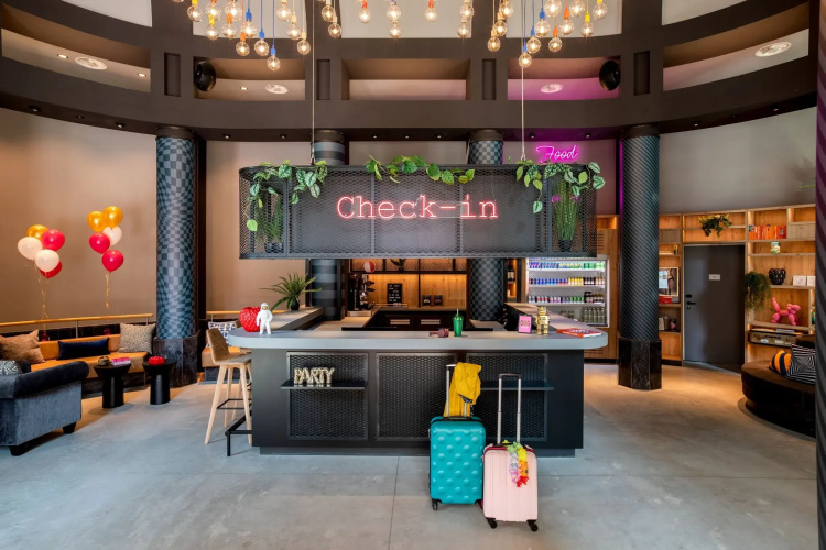 Moxy the Hague