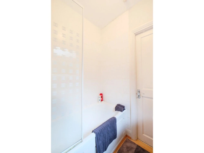 Modern 2 BR Flat in Bedford Park