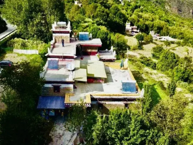 Bobocuo Tibetan Hostel