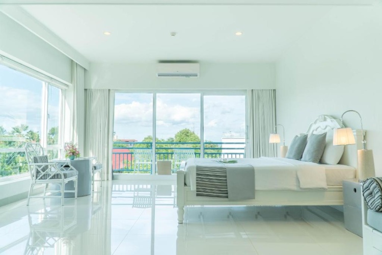 Suite with balcony