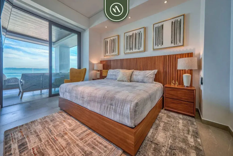 Oceanview 2 BR Condo - Luxury - Rooftop Pool