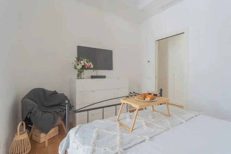 Independence Apartment With Balcony by Rent all Como