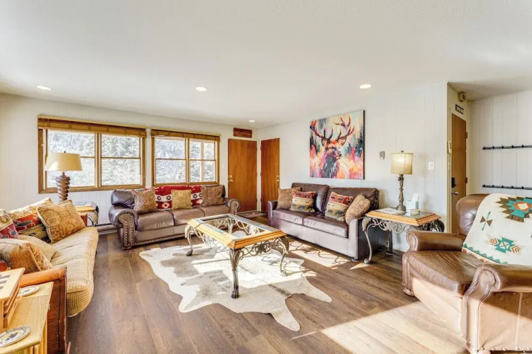 1/2 Mi to Skiing: Red River Condo w/ Free Shuttle!