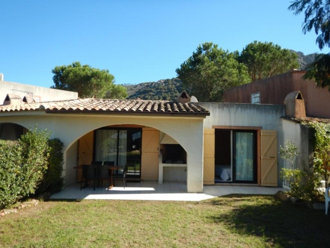 2 Bedrooms Villa