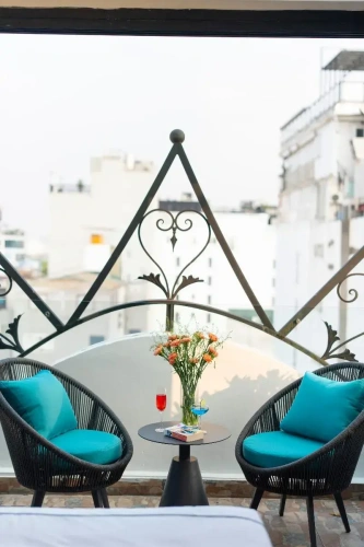 Suite with balcony and with city view