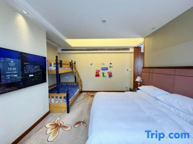 Deluxe Family Suite