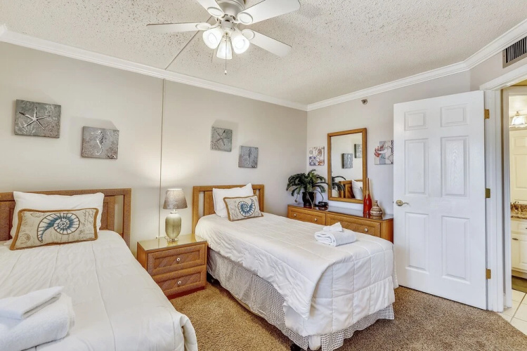 Inlet Reef 310 2 Bedroom Condo by RedAwning