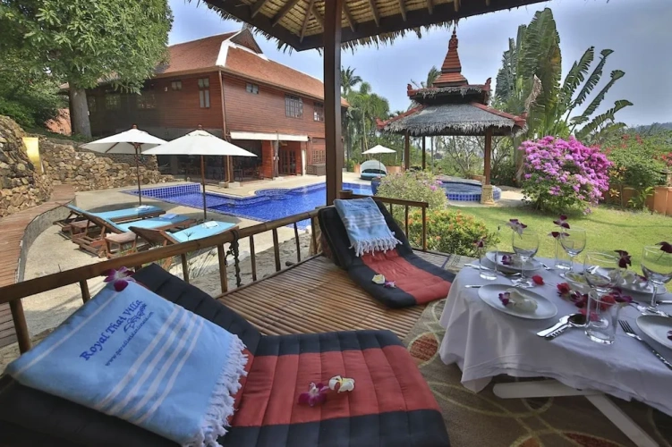 4 Bedrooms Villa